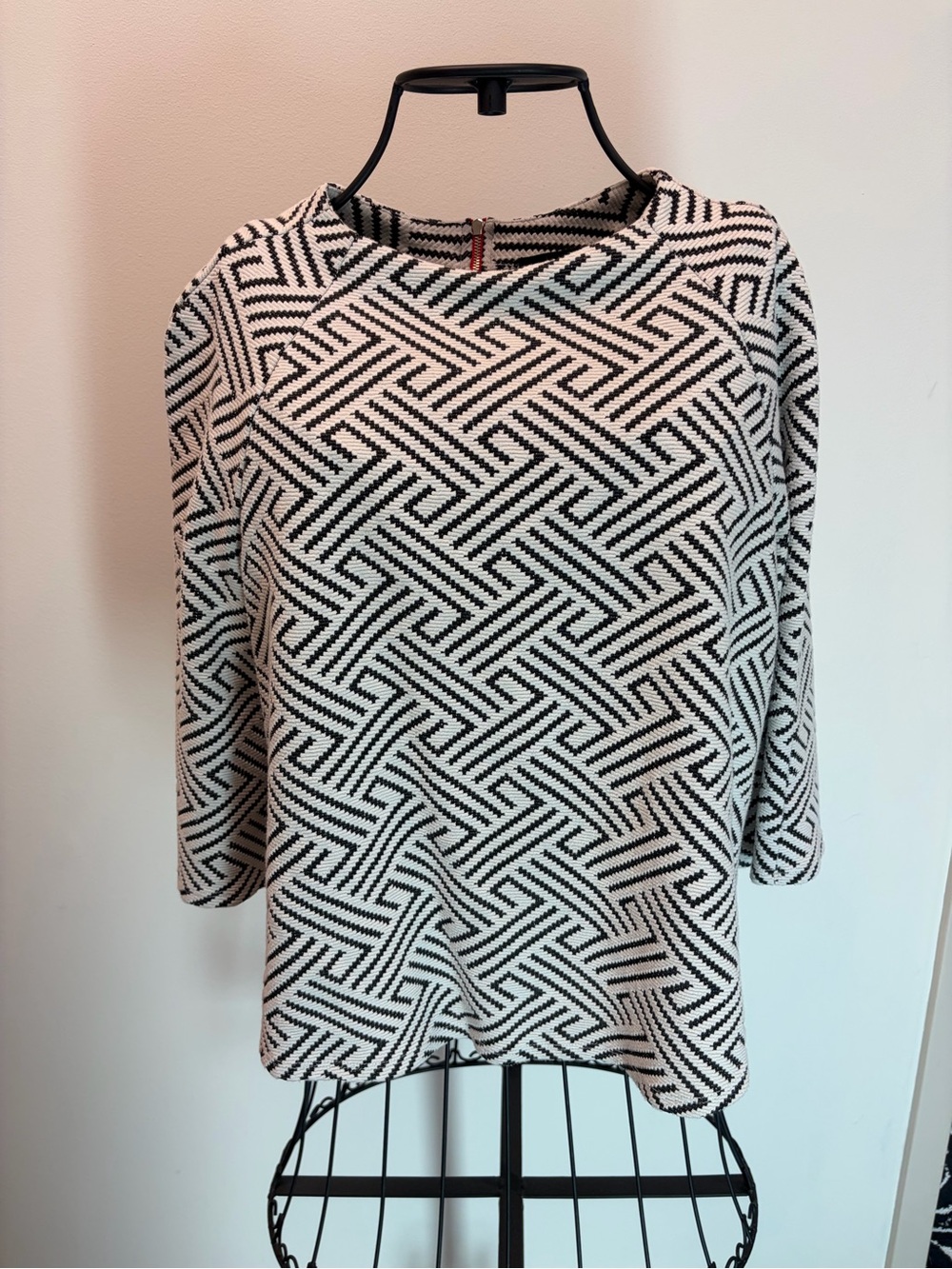 W5 Black and White Geometric Knit Pullover